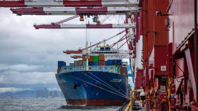 上海获批试点“外贸集装箱沿海捎带业务” 吸引国外船公司在洋山港进行货物中转